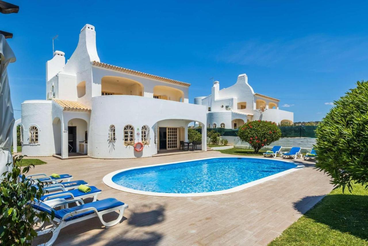 Villa Baltin By Gabi Miguel